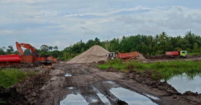 
					Aktivitas Produksi Pasir Oleh PT. Inti Surya Indonesia pada Senin (22/06) Foto: Suaib Kepri 