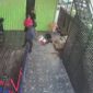 Terduga pelaku saat melakukan menyerang pemilik Toko di Jalan MT Haryono, Kota Tanjungpinang, Selasa (23/06)