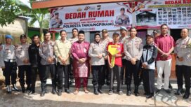 Polresta Tanjungpinang melalui Polsek Tanjungpinang Timur melaksanakan kegiatan penyerahan kunci rumah hasil program bedah rumah kepada warga penerima manfaat, Abdul Aziz, di Kampung Karang Rejo RT 02 RW 08, Jalan Satria Gang Satria 4, Kelurahan Pinang Kencana, Kecamatan Tanjungpinang Timur, Jumat (26/6/2026).