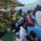 Penumpang tujuan Batam saat menunggu proses Boarding di Pelabuhan RoRo Uban, Senin (29/06) sore.