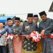 Gubernur Ansar, didampingi Bupati dan Wakil Bupati Karimun. 