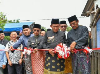 Gubernur Ansar, didampingi Bupati dan Wakil Bupati Karimun. 