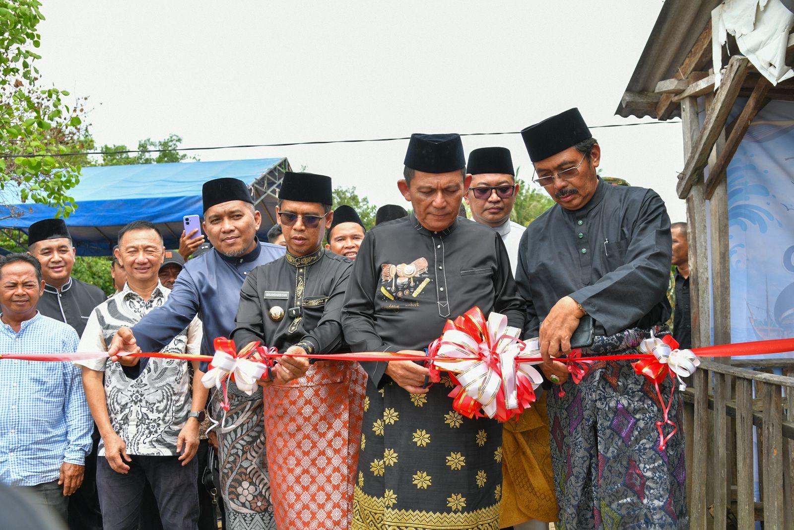 Gubernur Ansar, didampingi Bupati dan Wakil Bupati Karimun.