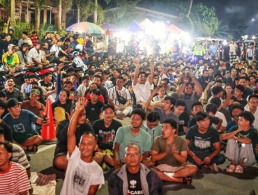 Ribuan masyarakat Tanjungpinang memadati kawasan Median Jalan Bandara Raja Haji Fisabilillah untuk mengikuti kegiatan Nonton Bareng (Nobar) Bola Gembira Piala Dunia 2026 partai final antara Spanyol melawan Argentina yang digelar bersama Gubernur Kepulauan Riau H Ansar Ahmad, Senin (20/7/2026).