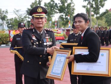 Polres Bintan memberikan penghargaan kepada sejumlah personel yang dinilai berprestasi, khususnya dalam pengungkapan berbagai kasus tindak pidana.