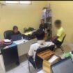 Tersangka NZ (24) yang diduga menganiaya seorang karyawati Hotel Four Points by Sheraton Lagoi, Kabupaten Bintan pada Selasa (16/06) lalu saat diinterogasi penyidik Unit Reskrim Polsek Bintan Bintan Utara. Foto-Yuli