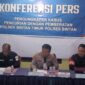 Tengah, Kapolsek Bintan Timur, AKP Aang Setiawan saat menggelar jumpa Pers, Selasa (30/01).