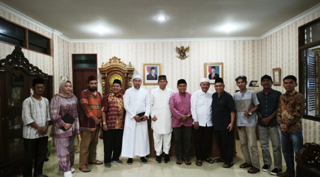 Pengurus Lembaga Adat Melayu Riau.