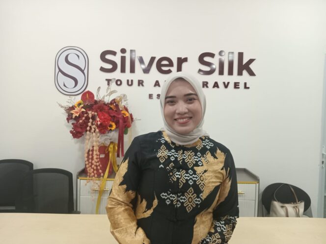
					Direktur Tour and Travel Silver Silk, Tifani Dwi Putri