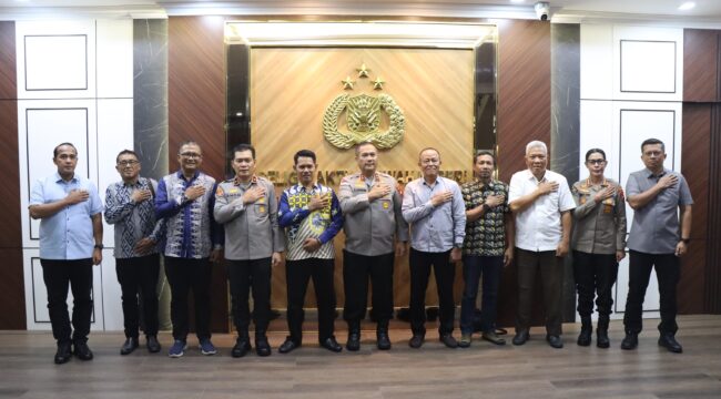 Polda Kepulauan Riau (Kepri) dan Komisi Penyiaran Indonesia Daerah (KPID) Kepri memperkuat sinergi dalam menciptakan iklim penyiaran yang sehat sekaligus mendukung terwujudnya situasi keamanan dan ketertiban masyarakat (kamtibmas) yang kondusif di wilayah Kepulauan Riau.