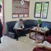 Anggota Polres Bintan saat melakukan menyelesaikan kasus pencurian Handpone millik Wisatawan Asing di Lagoy.