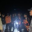 Petugas Gabungan melanjutkan pencarian terhadap penemuan potongan tubuh manusia di Jemaja Timur