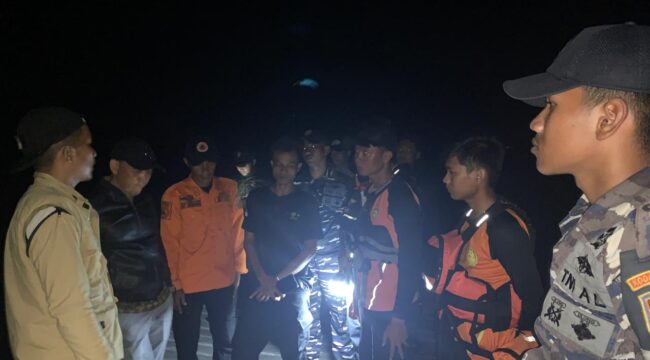 Petugas Gabungan melanjutkan pencarian terhadap penemuan potongan tubuh manusia di Jemaja Timur 
