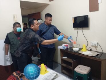 Tim Inafis Polresta Tanjungpinang dan Anggota Polsek Tanjungpinang Barat saat melakukan olah TKP, Jum'at (18/07)