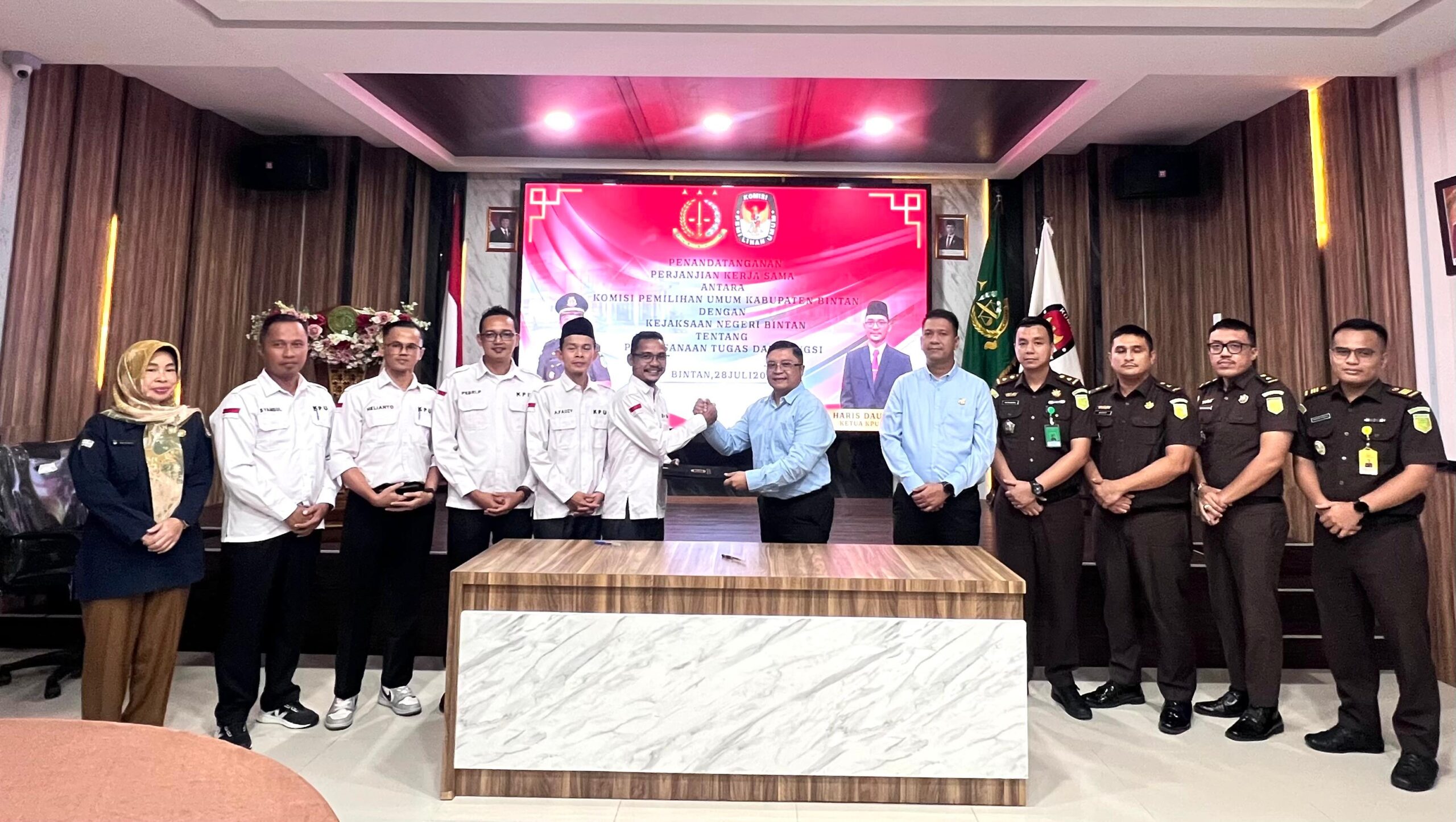 Kejari Bintan dan KPU Tandatangani PKS, Perkuat Sinergi Kelembagaan di Bidang Hukum