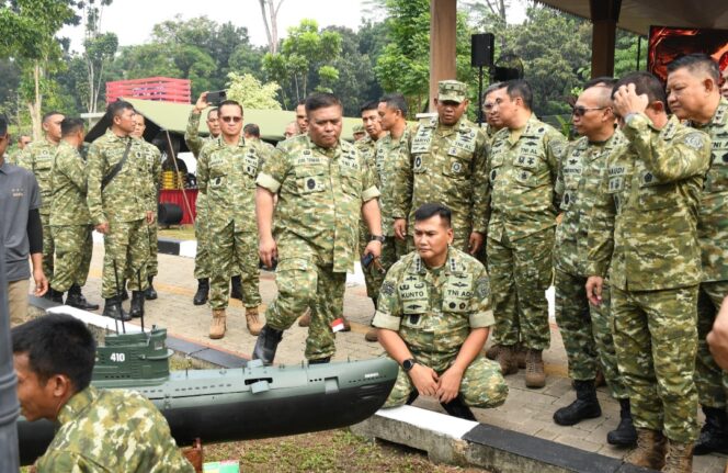 
					Pangkoarmada I Hadiri Gladi Model Tri Matra Kogabwilhan I Tahun 2026,