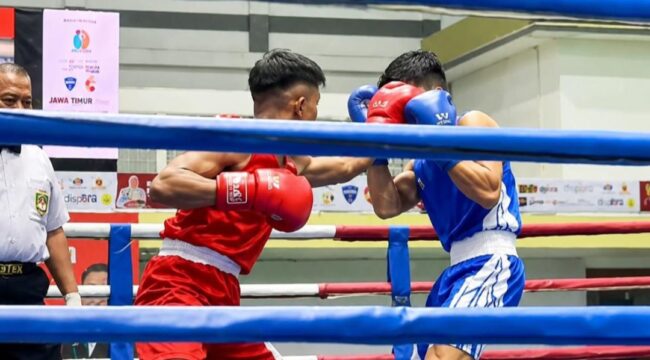 Prajurit KRI Malahayati-362, Serda Kom Asrul Toda, meraih medali perunggu pada Kejuaraan Tinju Piala Wali Kota Surabaya yang berlangsung di GOR Pancasila, Surabaya, Minggu (28/6/2026).