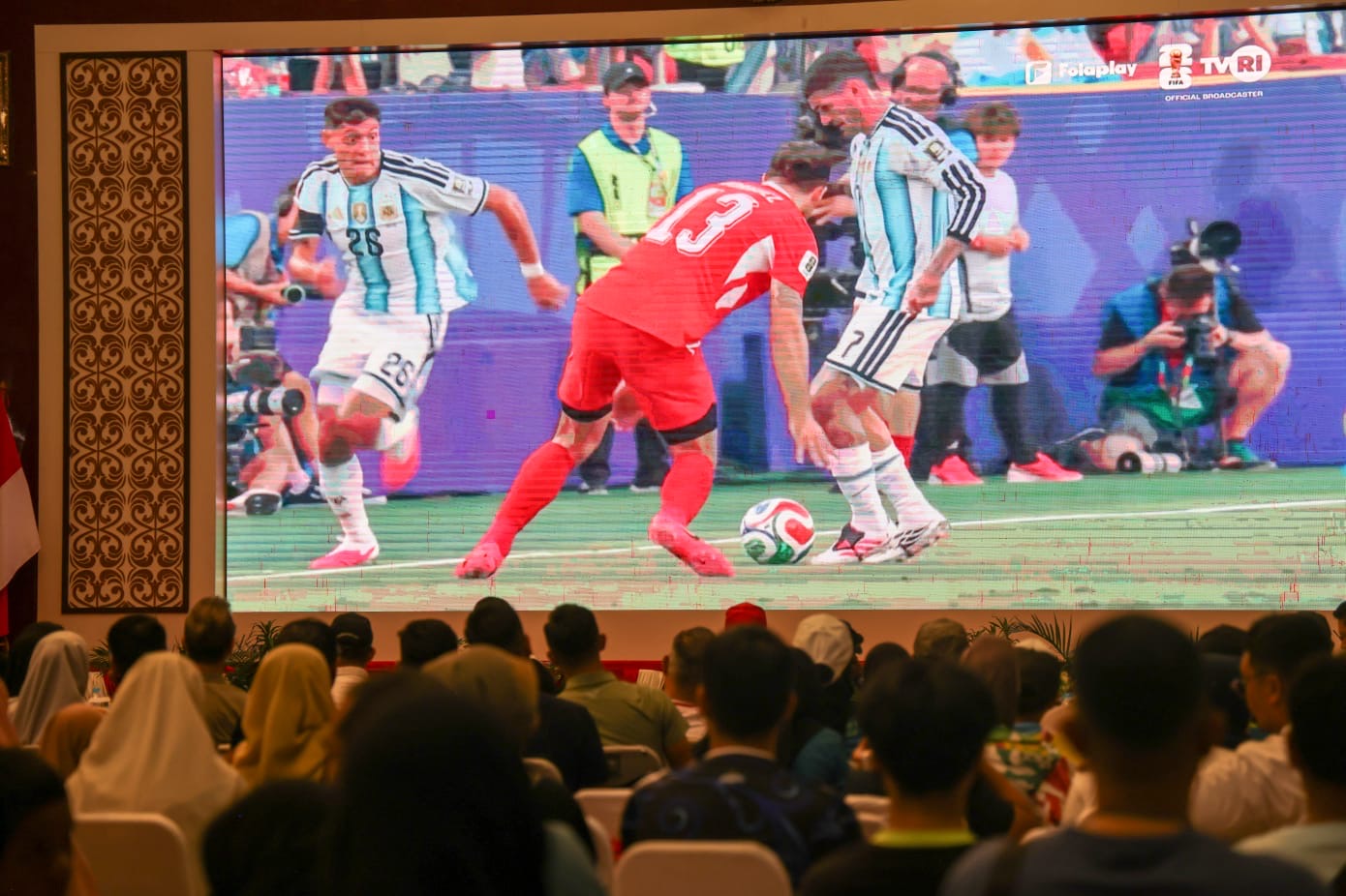 Gubernur Ansar Nobar Piala Dunia 2026 Bersama Warga, Bazar UMKM hingga Layanan Gratis Diserbu Masyarakat