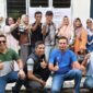 Yulius Gunawan, S.E Ketua RW 003 Kelurahan Melayu Kota Piring Terpih bersama warganya.
