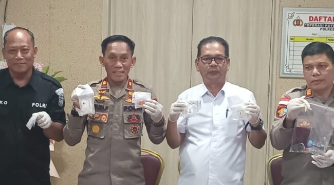 Kasat Resnarkoba Polres Bintan, Iptu Ony Chandra saat menggelar jumpa Pers pengungkapan Kasus Narkoba, Rabu (05/08)