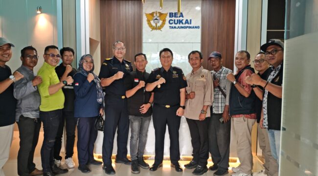 Kepala BC Tanjungpinang bersama Pengurus PWI Pokja Kota Tanjungpinang usai menggelar audiensi dan Silaturahmi, Kamis (13/08) 