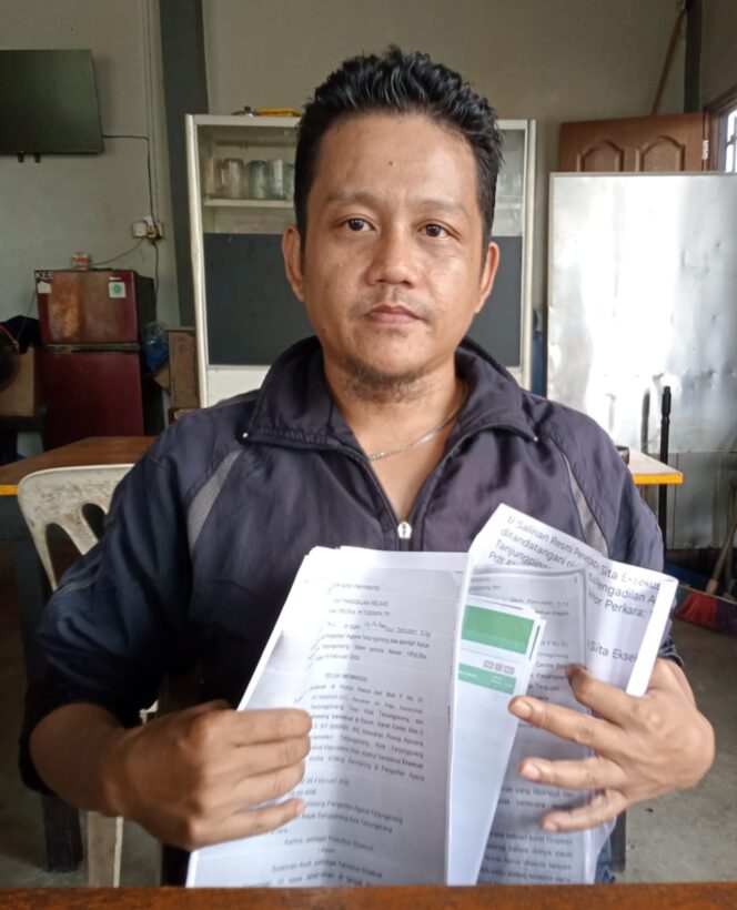 
					Sulaiman Arofi mempertanyakan proses eksekusi terhadap rumah tempat tinggalnya yang kini berstatus akan dilelang berdasarkan Penetapan Ketua Pengadilan Agama (PA) Tanjungpinang Nomor 1/Pdt.Eks.HT/2025/PA.TPI tanggal 25 September 2025.