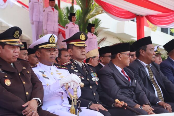 
					Tampak Kapolresta Tanjungpinang Kombes Pol Indra Ranu Dikarta, menghadiri Upacara Detik-Detik Proklamasi dalam rangka memperingati Hari Ulang Tahun (HUT) ke-81 Kemerdekaan Republik Indonesia tingkat Kota Tanjungpinang, Senin (17/8/2026).