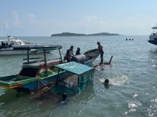 Penampakan Pompong terbalik di Dekat Pelabuhan SBP Tanjungpinang, Selasa (04/08/2026)