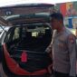 Wakapolresta Tanjungpinang AKBP Farouk Oktora, S.H., S.I.K. saat memperlihatkan barang bukti kabel yang diamankan dari tersangka pencurian, Jumat (14/08)