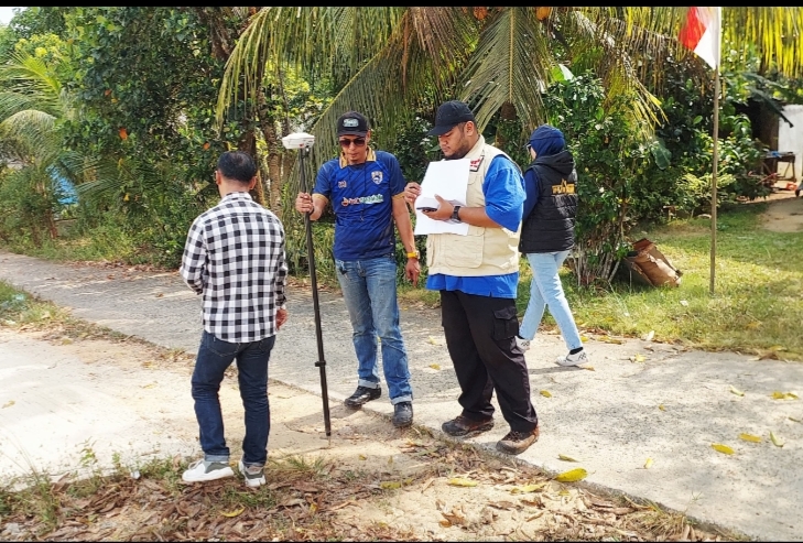 Dinas Perkim Bintan bersama Dinas Pekerjaan Umum melakukan peninjauan dan verifikasi lapangan terhadap tujuh perumahan, Rabu (19/08)