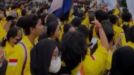 Aksi Mahasiswa UI yang menuntut Evalube program pemerintah