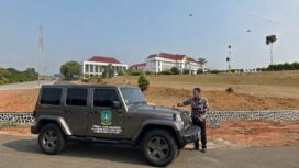 Kendaraan dinas operasional Jeep milik DPMD Dukcapil Provinsi Kepri tercatat tanpa nomor rangka resmi dalam KIB akibat migrasi sistem data.(Ilustrasi by wae)