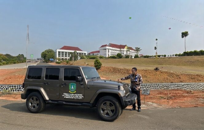 
					Kendaraan dinas operasional Jeep milik DPMD Dukcapil Provinsi Kepri tercatat tanpa nomor rangka resmi dalam KIB akibat migrasi sistem data.(Ilustrasi by wae)