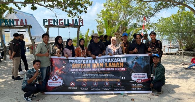
					Tim Satgas Citarum bersama mahasiswa Kuliah Kerja Nyata (KKN) Universitas Maritim Raja Ali Haji (UMRAH) Kelompok XVI Desa Pengujan melaksanakan sosialisasi pencegahan kebakaran hutan dan lahan (karhutla) di wilayah Desa Pengujan, Kabupaten Bintan, Senin (31/08)