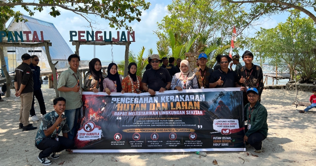 Satgas Citarum dan Mahasiswa KKN UMRAH Sosialisasikan Pencegahan Karhutla di Desa Pengujan