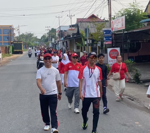 Semarak HUT RI ke-81, Warga Kijang Lama Gelar Jalan Santai, Perkuat Kebersamaan