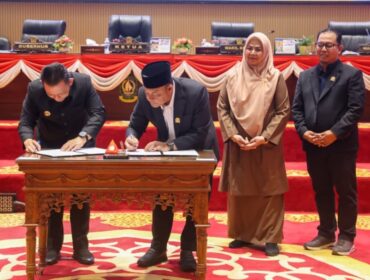 Gubernur Kepulauan Riau (Kepri) H. Ansar Ahmad bersama pimpinan DPRD Provinsi Kepri menandatangani Nota Kesepakatan Perubahan Kebijakan Umum Anggaran (KUA) dan Perubahan Prioritas dan Plafon Anggaran Sementara (PPAS) APBD Tahun Anggaran 2026.
