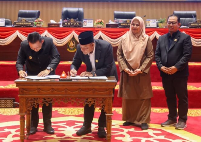 
					Gubernur Kepulauan Riau (Kepri) H. Ansar Ahmad bersama pimpinan DPRD Provinsi Kepri menandatangani Nota Kesepakatan Perubahan Kebijakan Umum Anggaran (KUA) dan Perubahan Prioritas dan Plafon Anggaran Sementara (PPAS) APBD Tahun Anggaran 2026.