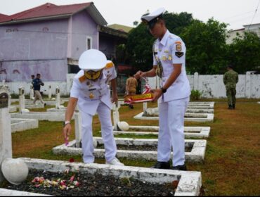 Jelang memperingati Hari Ulang Tahun (HUT) ke-81 TNI Tahun 2026, Koarmada I menghadiri Upacara Ziarah Rombongan yang dilaksanakan di Taman Makam Pahlawan (TMP) Pusara Bhakti, Jalan Gatot Subroto KM.5, Kota Tanjungpinang, Senin (28/9/2026).