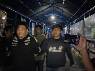 Berbadan besar, salah satu tersangka kasus pencurian besi di PT. BAI saat ditangkap oleh Satreskrim Polres Bintan beberapa waktu lalu, F-Yuli 