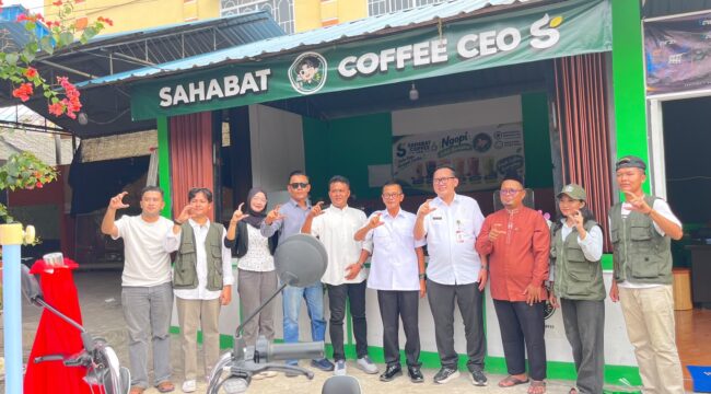 Sahabat Coffee CEO resmi membuka outlet pertamanya di Kota Tanjungpinang melalui kegiatan grand opening yang digelar di Jalan Engku Putri, Kelurahan Tanjung Ayun Sakti, Kecamatan Bukit Bestari, Rabu (7/10/2026).