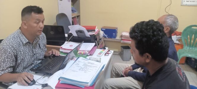 
					Seorang pria berinisial DM (49) di Kecamatan Seri Kuala Lobam, Kabupaten Bintan, diduga melakukan kekerasan seksual terhadap anak kandungnya sendiri selama enam tahun, sejak korban berusia 12 hingga 18 tahun.