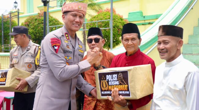 Ziarah ke Pulau Penyengat, Kapolda Kepri Salurkan Bansos dan Ajak Warga Jaga Kamtibmas, Minggu (18/10/2026) F-Istimewa 