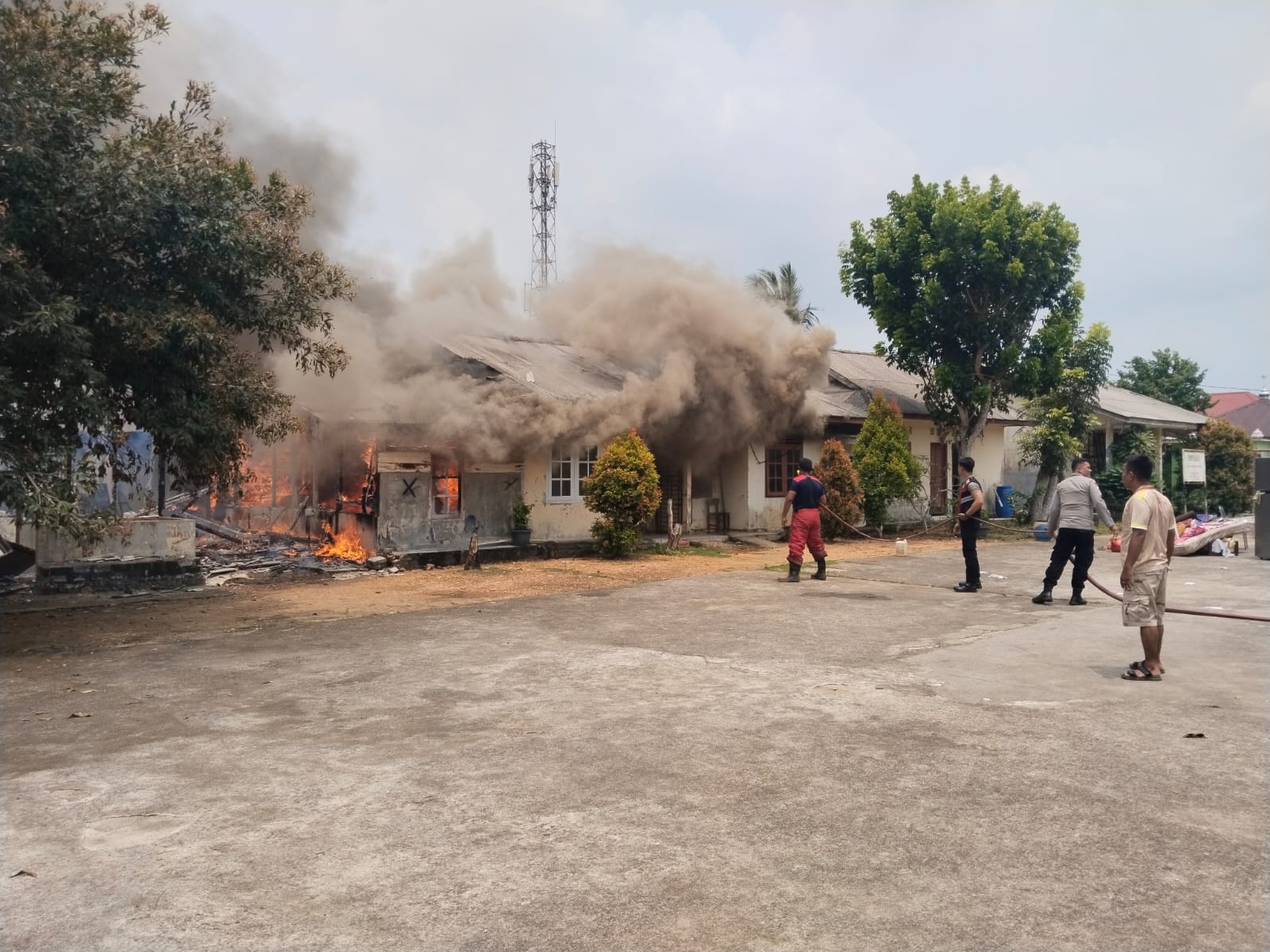 Dua Rumah Dinas Guru di Bintan Timur Ludes Terbakar, Polisi Temukan Stop Kontak Hangus