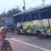 Angkut 20 Penumpang ASN, Bus Pemkab Bintan Tabrakan dengan Mobil Expander di Jembatan Pulau Ladi