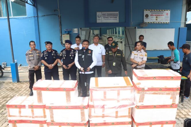 
					Direktorat Tindak Pidana Tertentu (Dittipidter) Bareskrim Polri mengungkap dugaan penyelundupan benih bening lobster (BBL) yang diduga akan dikirim ke Vietnam.