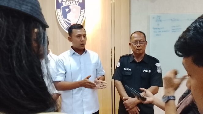 
					Unit Pelayanan Pengaduan dan Penegakan Aturan (PPA) Polres Bintan berhasil mengamankan dua orang terduga pelaku Tindak Pidana Perdagangan Orang (TPPO) di kawasan Tanjung Uban, Kabupaten Bintan, pada Jumat (23/10/2026). F-Yuli