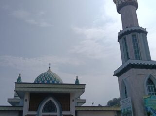 Masjid Agung Al Hikmah yang dikenal secara historis sebagai Masjid Keling telah berdiri sejak tahun 1834