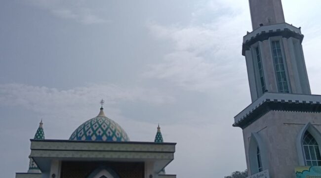 Masjid Agung Al Hikmah yang dikenal secara historis sebagai Masjid Keling telah berdiri sejak tahun 1834