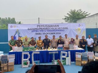 Bea Cukai Tanjungpinang memusnahkan Barang yang Menjadi Milik Negara (BMMN) hasil penindakan selama periode 2025–2026 dengan nilai mencapai Rp4,3 miliar, Rabu (14/10) F-Suaib